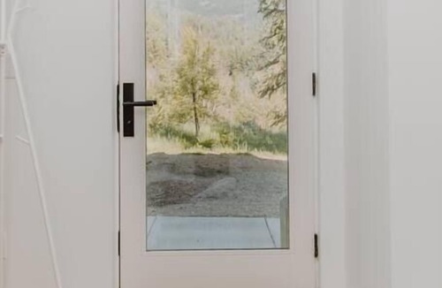 Rossland House | Red Mtn Private Mountain Escape for Active Couples