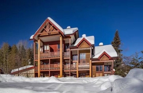 Rossland Condo | Red Mtn views, walk to lift, 2 bed, 2 bath condo. Fireplace!