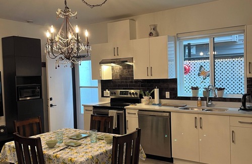 Chilliwack House | Relax at Green Jade where you will feel at home near lakes and hiking trails