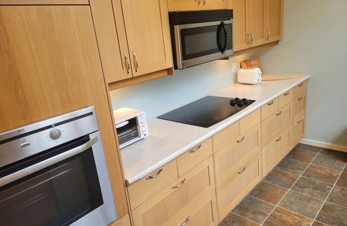 Bowen Island Condo | Relaxing 1 bdr + den rainforest retreat with patio