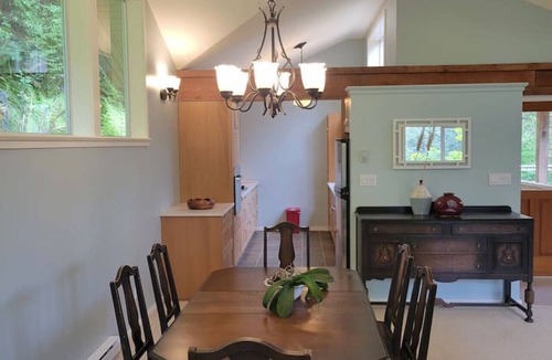 Bowen Island Condo | Relaxing 1 bdr + den rainforest retreat with patio