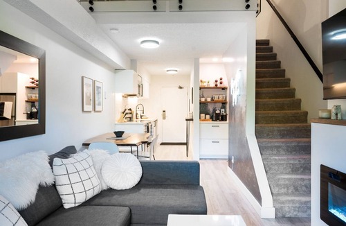 Nordic Estates Condo | Renovated Spacious Loft with Pool & Mountain View