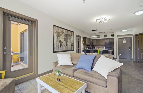 South Pandosy Condo | Resort Living Across from the Lake: Pool, Hot Tub, Gym & 3BR !