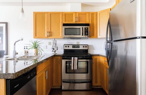 Central Okanagan Condo | 🏖Resort Style Living Ground Floor Suite with Lake and Mountain Views 🏞