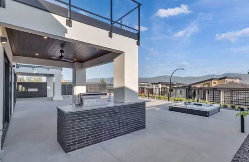 Central Okanagan House | Resort-Style Oasis | Heated Pool + 4 Suites