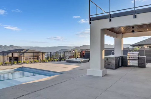 Central Okanagan House | Resort-Style Oasis | Heated Pool + 4 Suites