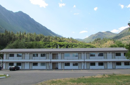 Lillooet Hotel | Retasket Lodge & RV Park