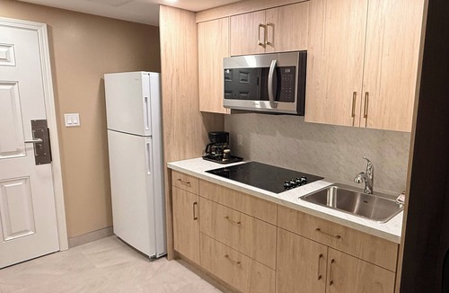 Valleyview Hotel | Rider's Inn
