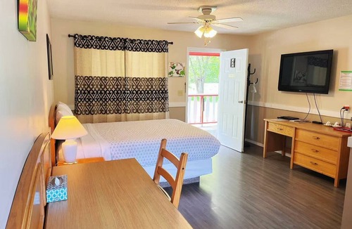 Little Fort Hotel | Rivermount Motel Campground and RV Park