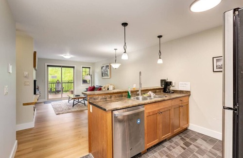 Golden Apartment | Rockies Escape, Skiing, Hiking & Private Hot Tub