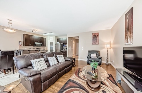 Southwest Calgary House | Rome, Sweet Home. Spacious 4 Bedroom Single detached house - 60 mins to Banff.