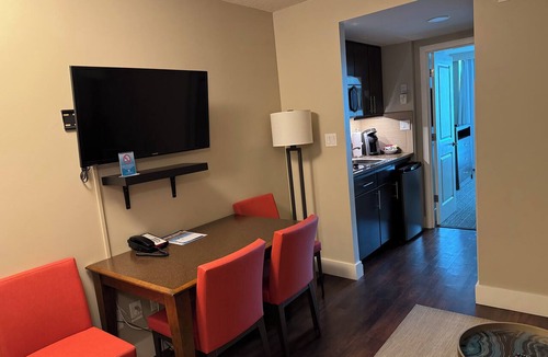 Yaletown Condo | Rosedale Condominiums - Downtown Vancouver Suite - Sleeps 4, Near BC Place