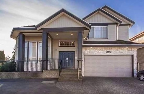 Fleetwood House | RVH'S Rm #2/Private Bathroom Main Floor area Shared Living Space