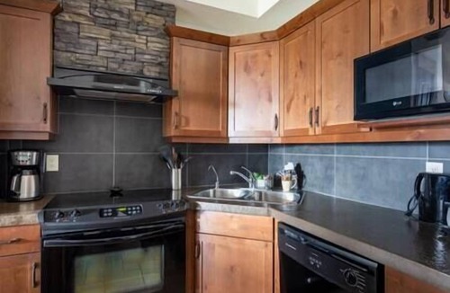 Radium Hot Springs Condo | Sable Ridge View Suite - Fireplace - Pool - A/C.