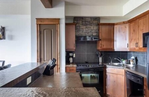 Radium Hot Springs Condo | Sable Ridge View Suite - Fireplace - Pool - A/C.