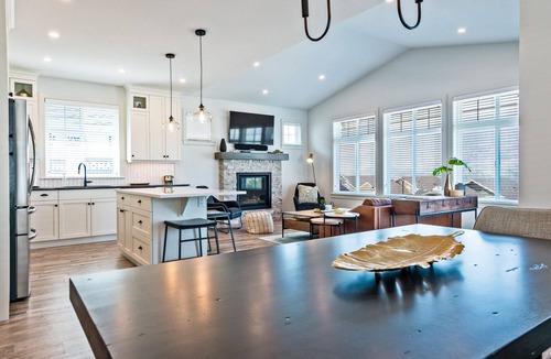 Osoyoos House | Sandhill Perch - Views! Golf Cart & Boat Slip included.