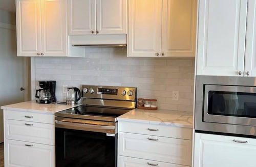 Cranston House | Scenic Walkout Suit/2 Beds+2 Baths/River Views（family- friendly）