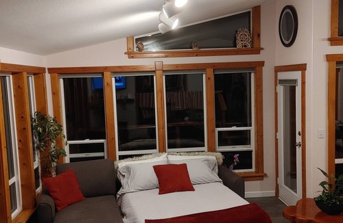 West Sechelt Bed & Breakfast | SeaView Getaway - A new era B.&L.T. (bed and local treats), Retreat.