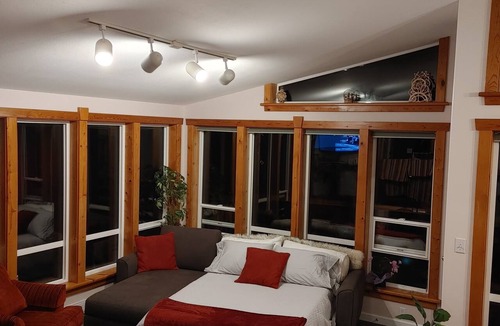 West Sechelt Bed & Breakfast | SeaView Getaway- B.L.T. bed and local treats, a new era B&B Retreat.