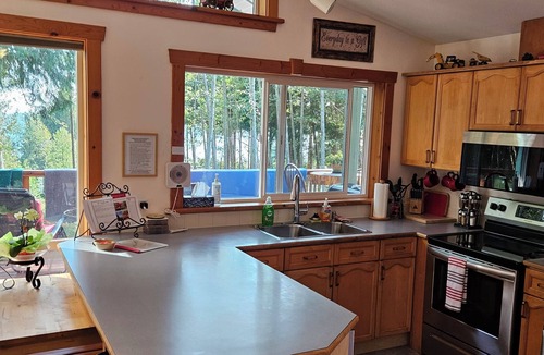 West Sechelt Bed & Breakfast | SeaView Getaway - B.& L.T.,bed and local treats, a new era Retreat.
