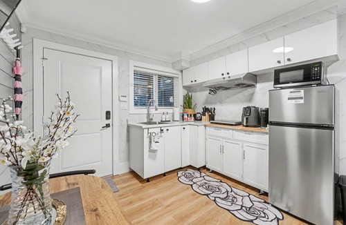 Fraserview Apartment | Secluded Bachelor Suite