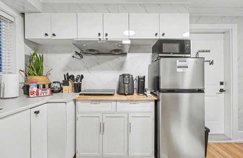 Fraserview Apartment | Secluded Bachelor Suite