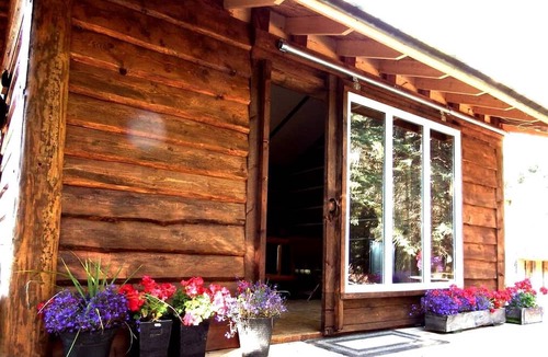 Alberta Cabin | Secluded Rustic Cabin for a Romantic Retreat near Sundre, Alberta