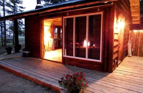 Alberta Cabin | Secluded Rustic Cabin for a Romantic Retreat near Sundre, Alberta