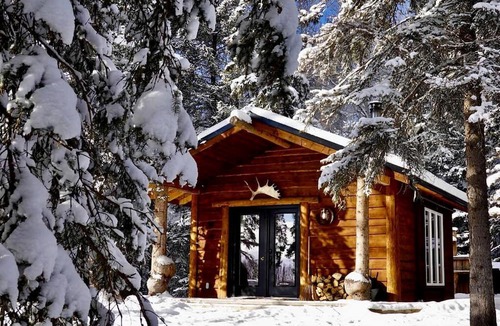 Alberta Cabin | Secluded Rustic Cabin for a Romantic Retreat near Sundre, Alberta