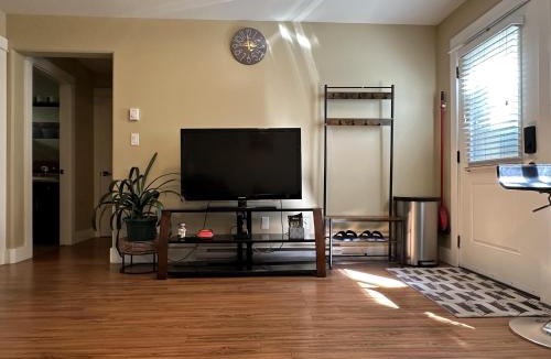 Langford House | Separate entry sweet home in Langford