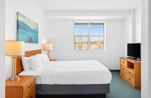 Canmore Apartment | Serene 1BR Retreat with Mountain Views