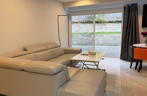Delta House | Serene Delta Retreat Near the Beach – Bright, Comfortable Stay Close to Nature