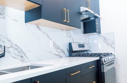 Southwest Edmonton House | Serene Dwelling home-4 Bedroom,Pool table near YEG- with AC