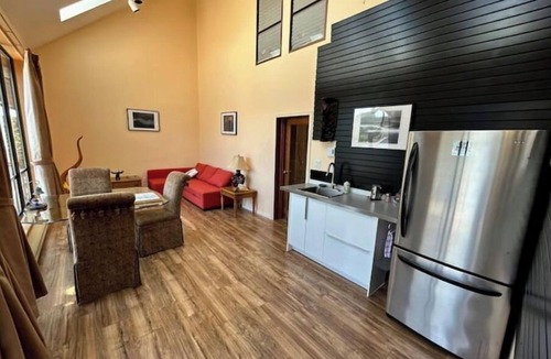 Pender Island Apartment | Shangrila Luxury Waterfront King Suite | Private Balcony & Beach Access