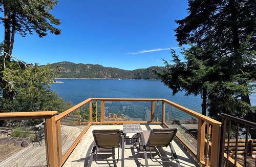 Pender Island Apartment | Shangrila Luxury Waterfront King Suite | Private Balcony & Beach Access