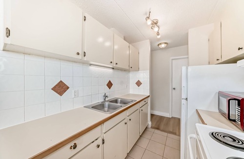 Strathmore Apartment | Short term Rental Welcome Nutrien ,CGC Inc Wheatland Plant, De Havilland.