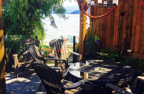 Sorrento House | Shuswap Lake, Sorrento BC Waterfront Beach House