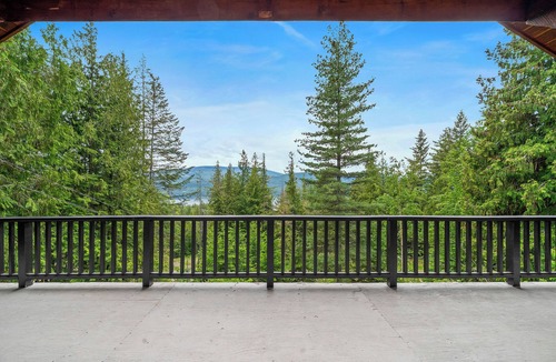 Anglemont Cabin | Shuswap Timbers Lodge - Cabin in Anglemont