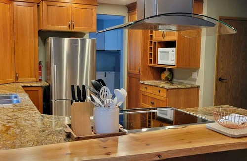Magna bay House | Shwap it out! Lake life is an excellent setting for creating lasting memories.