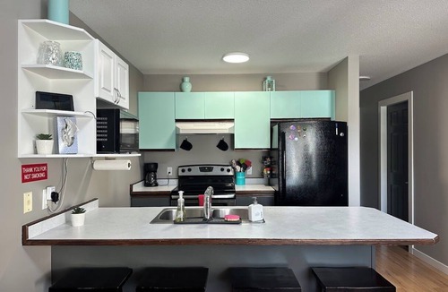 Sicamous Condo | Sicamous rental with loft and boat slip!