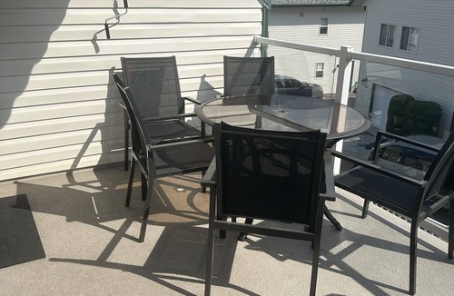 Sicamous Condo | Sicamous rental with loft and boat slip!