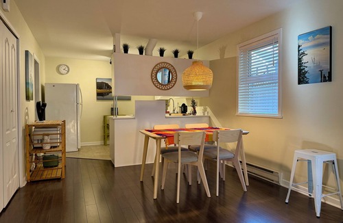 James Bay Apartment | Sitka Suite - Apartment in James Bay, Victoria