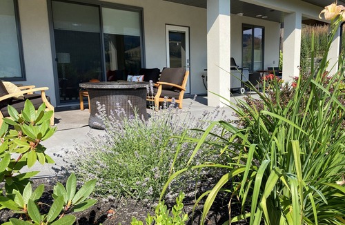 Black Mountain Bed & Breakfast | Ski, golf, hike, cycle, boating. Private patio, mountain and golf course views.