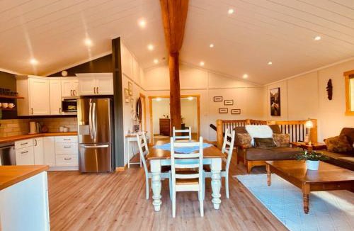 Fernie Ski Chalet | Ski-In Chalet: Private Hot tub, Bonus Bunk House