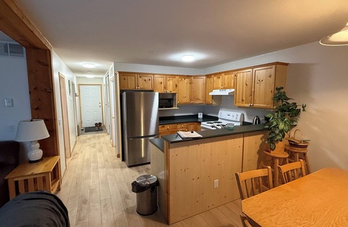 East Kootenay Condo | Ski-in Condo Townhouse @Fernie Alpine Resort brand new Hot Tub summer 2026 & BBQ