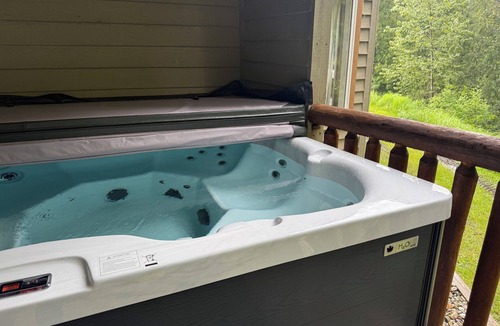 East Kootenay Condo | Ski-in Condo Townhouse @Fernie Alpine Resort brand new Hot Tub summer 2026 & BBQ
