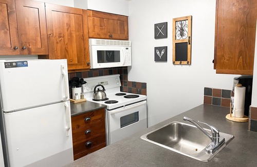 Panorama Condo | Ski In/Out - Renovated 2 Bedroom Condo in Upper Village
