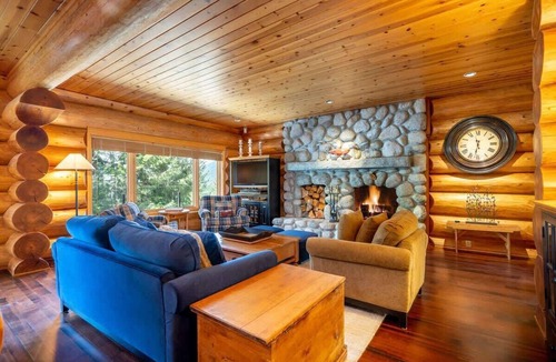 Nordic Estates House | Ski out chalet w/hot tub