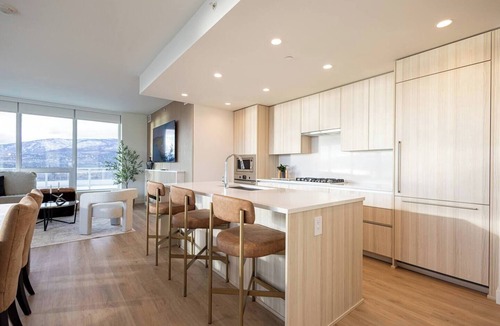 Downtown Kelowna Apartment | Skyfall 3 Bed 1 Den Lakeview Amenity Rich 30 Floor