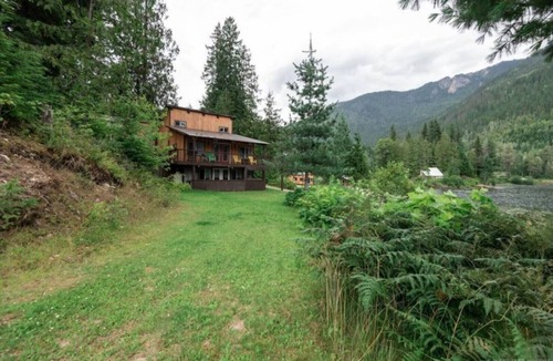 Craigellachie House | Sledders Cove timber frame house, hot tub, waterfront, beachfront, firepit
